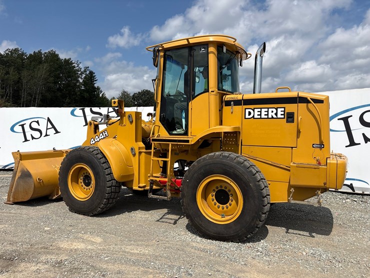 deere-444h-image-3