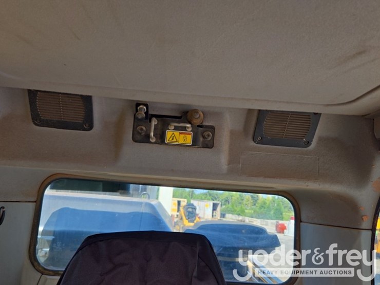 2019-caterpillar-335fl-image-40