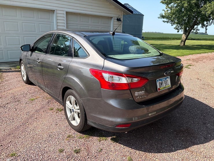 2014-ford-focus-se-car-image-3
