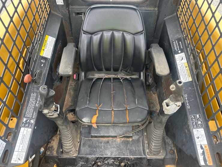 john-deere-250-image-31
