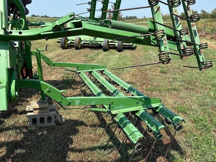 john-deere-230-image-10