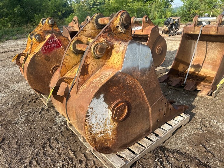 #2731-•-approx-36"-excavator-bucket-image-4