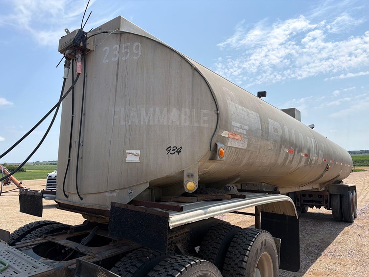 1959-fruehauf-tanker-image-25