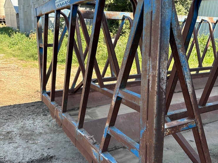 johnson-manufacturing-portable-hay-feeder-image-19