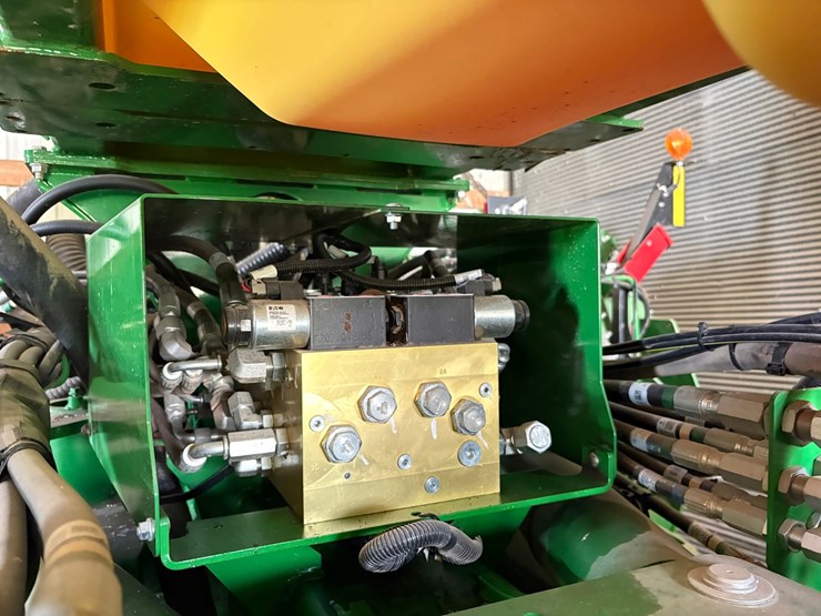 john-deere-1775-image-58