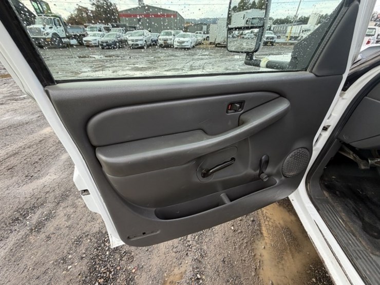 2006-chevrolet-silverado-3500-image-22