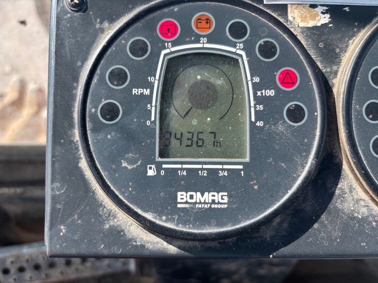 2015-bomag-bc572-1172-image-38