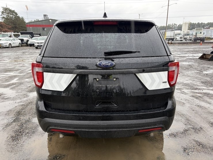 2017-ford-explorer-image-5