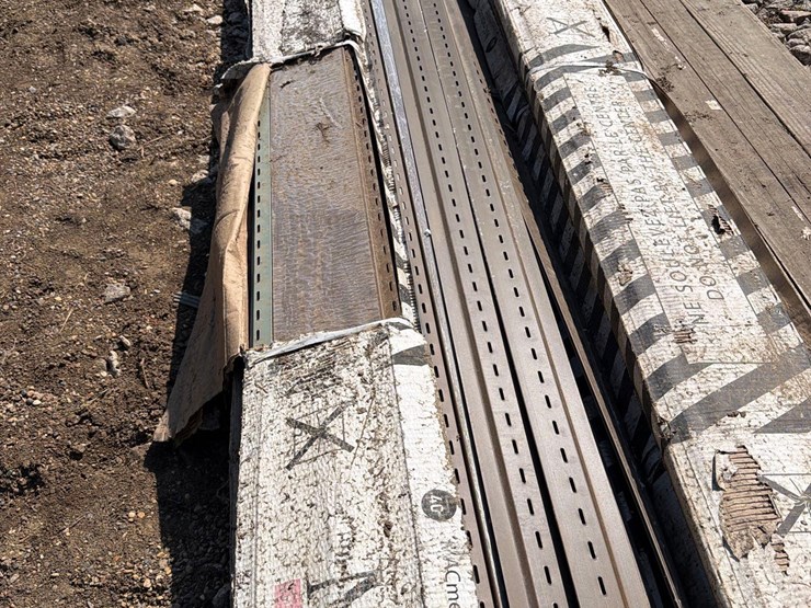 wood-grain-steel-horizontal-siding-image-5