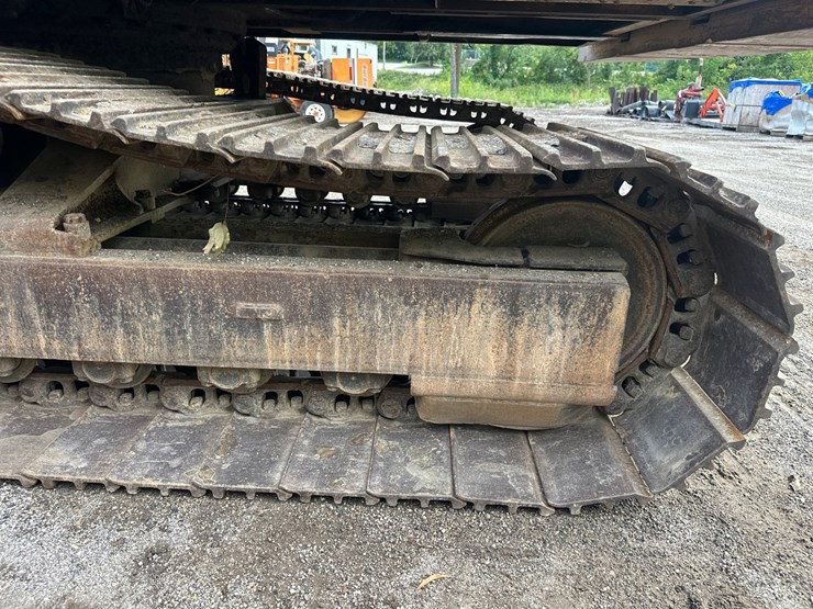 caterpillar-225d-lc-image-78