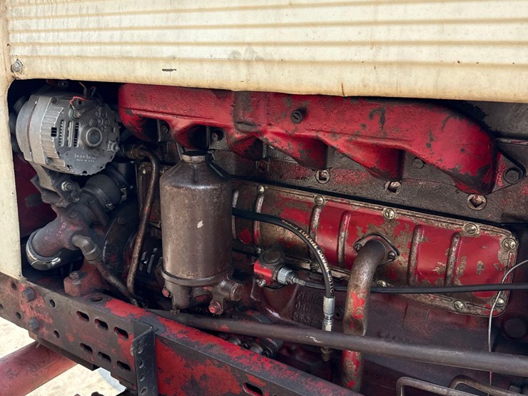 farmall-560-diesel-tractor-image-21