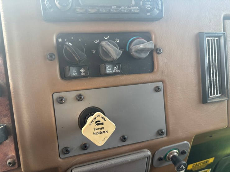 #2289-•-2006-peterbilt-tandem-axle-dump-truck-image-51
