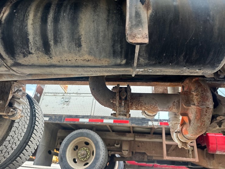 2006-peterbilt-335-image-67