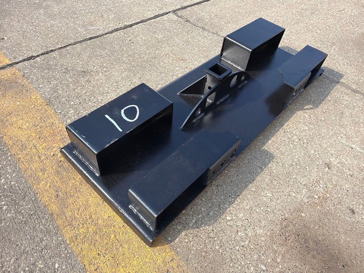 heavy-duty-skidloader-receiver-hitch-back-plate-image-1