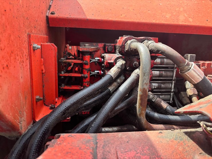 1983-massey-ferguson-4900-image-87
