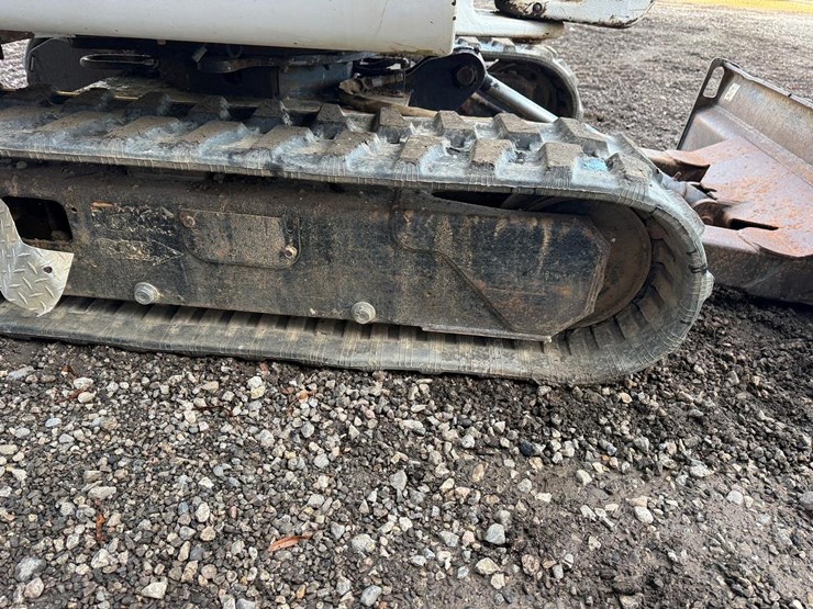 2004-bobcat-325g-image-13