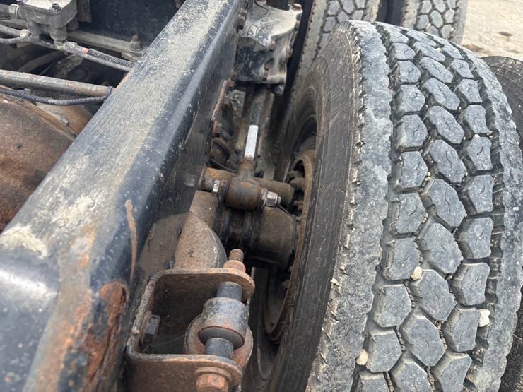2012-kenworth-w900-image-107