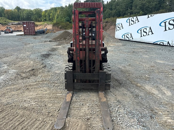 #61426-•-clark-forklift-image-8