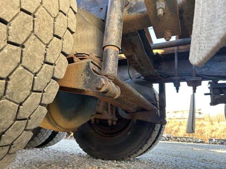 2001-mack-ch613-image-51