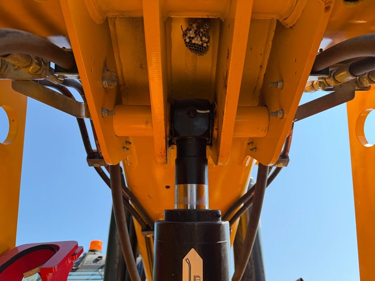 2024-jcb-509-42-image-40