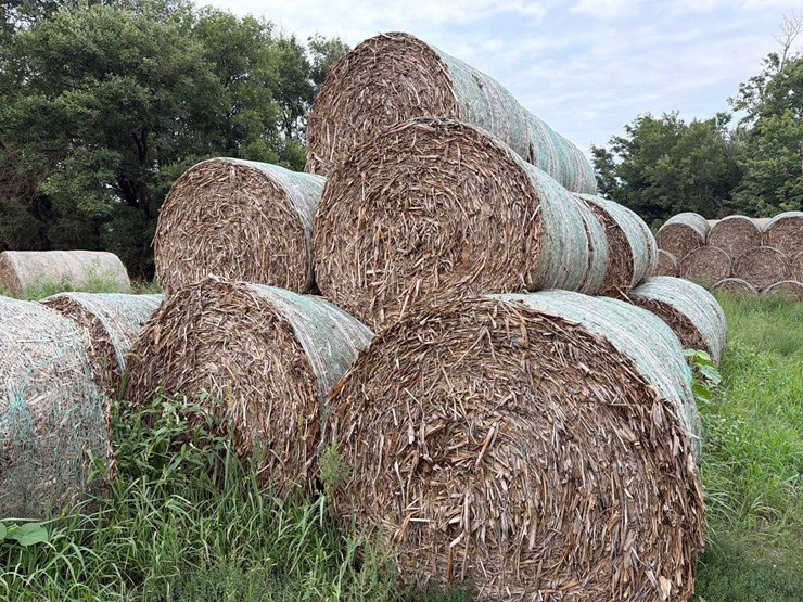 30-corn-stalk-bales-image-3