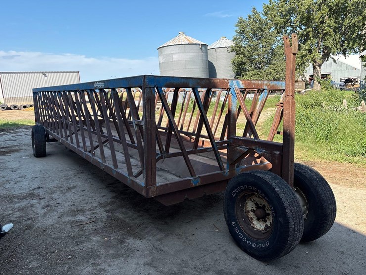 johnson-manufacturing-portable-hay-feeder-image-1