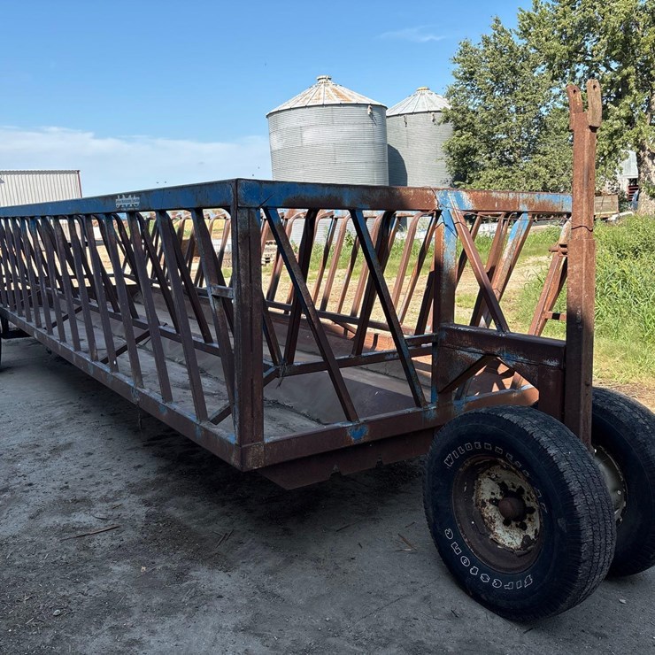 Johnson Manufacturing Portable Hay Feeder