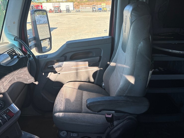 2014-kenworth-t680-image-44