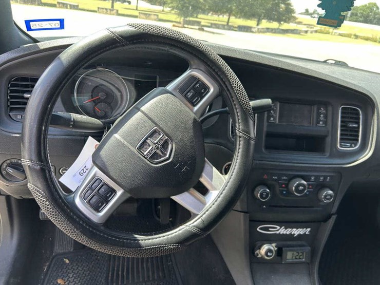 #229-•-2013-dodge-charger-image-9