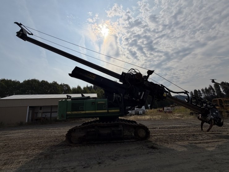 2011-deere-2454d-image-6