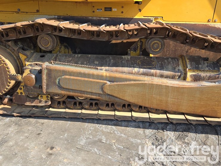 2018-deere-850k-lgp-image-26