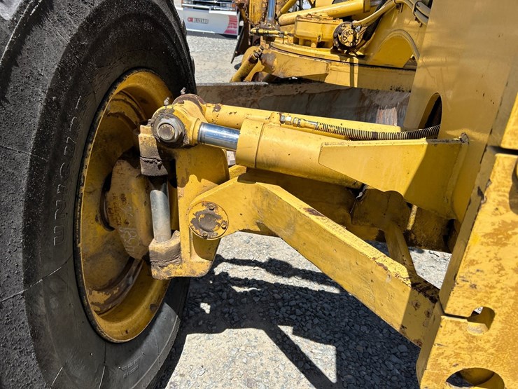 komatsu-gd650a-image-10