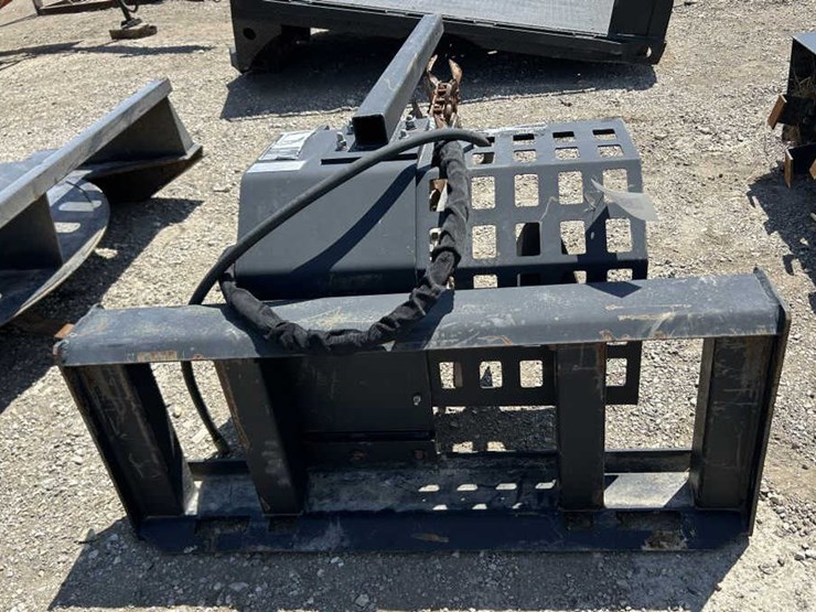 #218-•-skid-steer-hydraulic-trencher-image-2