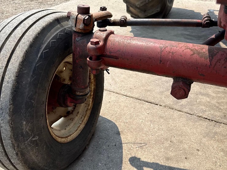farmall-560-diesel-tractor-image-12