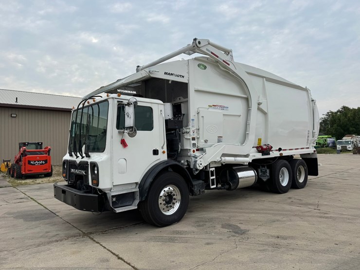 2016-mack-mru613-image-1