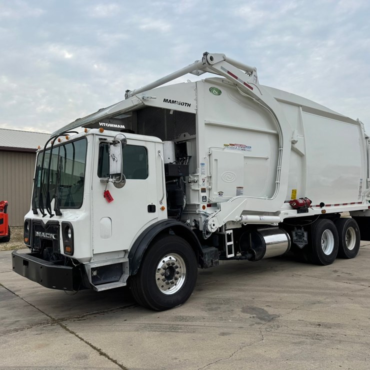 2016 MACK MRU613