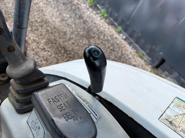 2004-bobcat-325g-image-20
