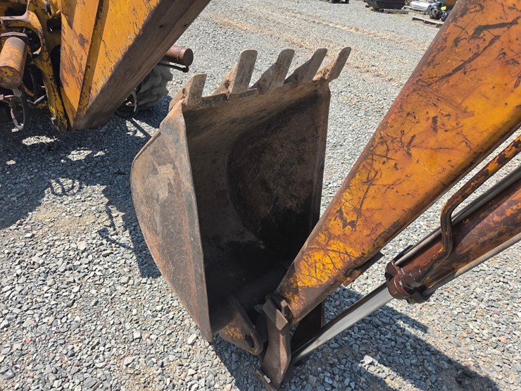 #61410-•-case-w-3-loader-backhoe-image-41