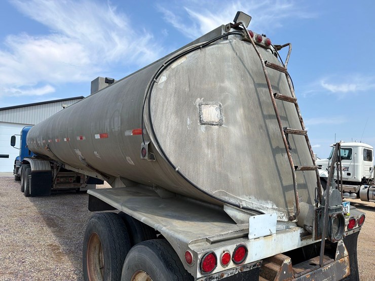1959-fruehauf-tanker-image-18