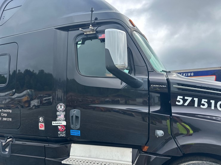 #61416-•-2019-freightliner-cascadia-evolution-iseries-sleeper-cab-truck-tractor-image-13