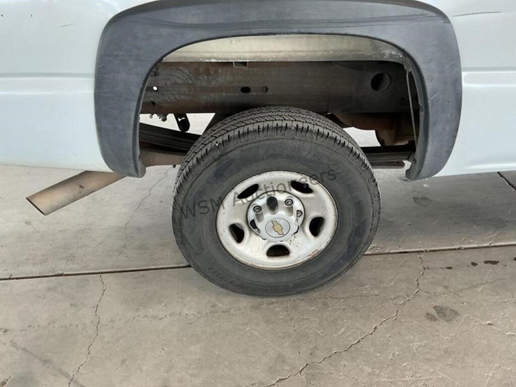 2004-chevrolet-silverado-2500hd-image-8
