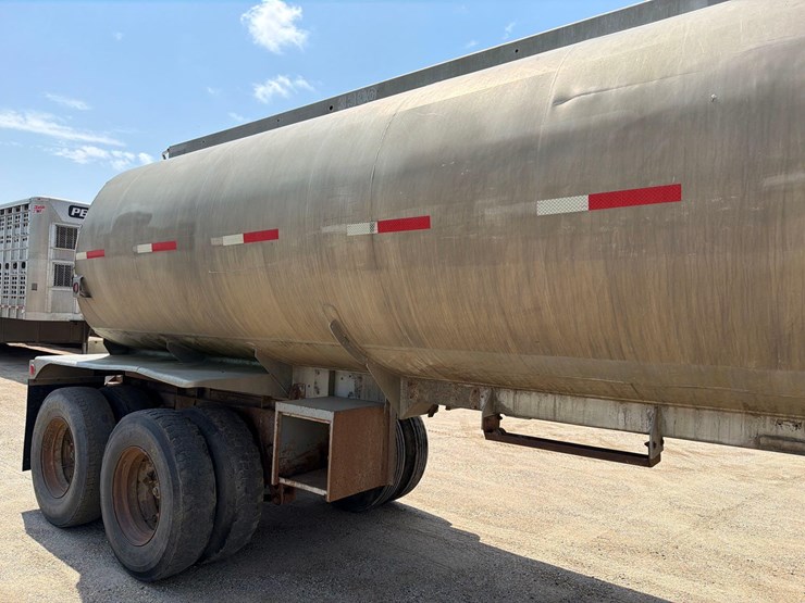 1959-fruehauf-tanker-image-11