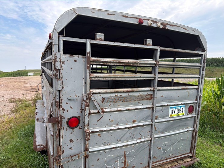 1975-triggs-7ft-x-20ft-gooseneck-livestock-trailer-image-8