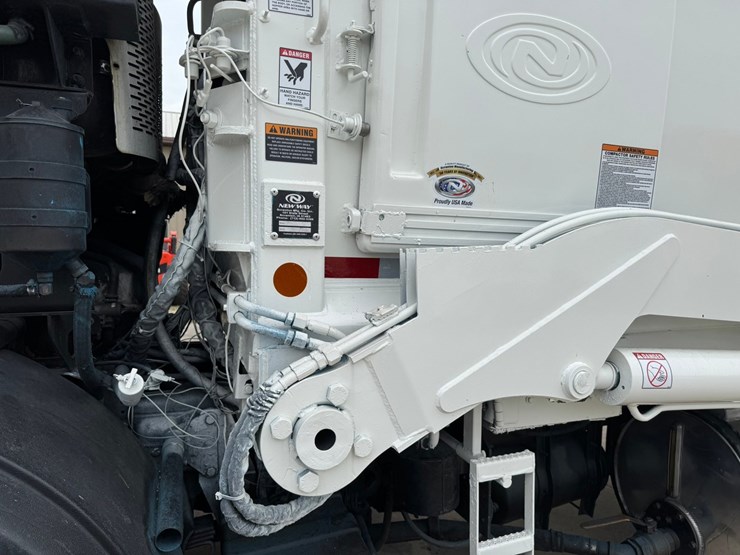 2016-mack-mru613-image-15