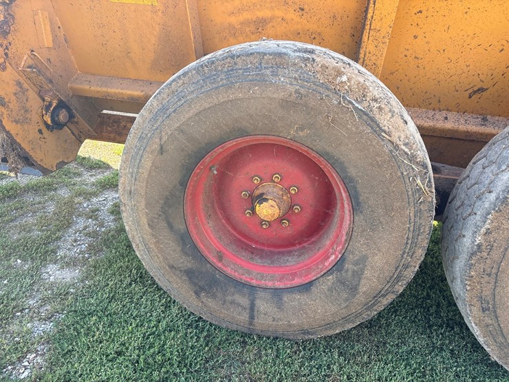 #2918-•-kuhn-8124-pro-twin-slinger-image-23