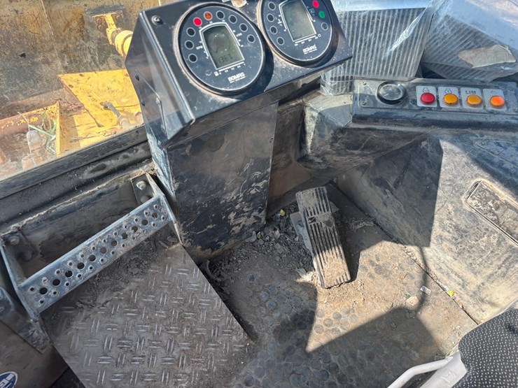 2015-bomag-bc572-1172-image-37
