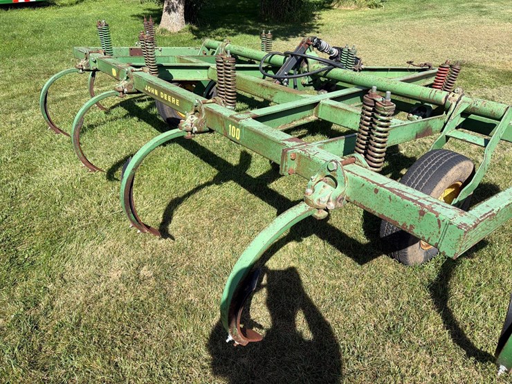 john-deere-100-image-3