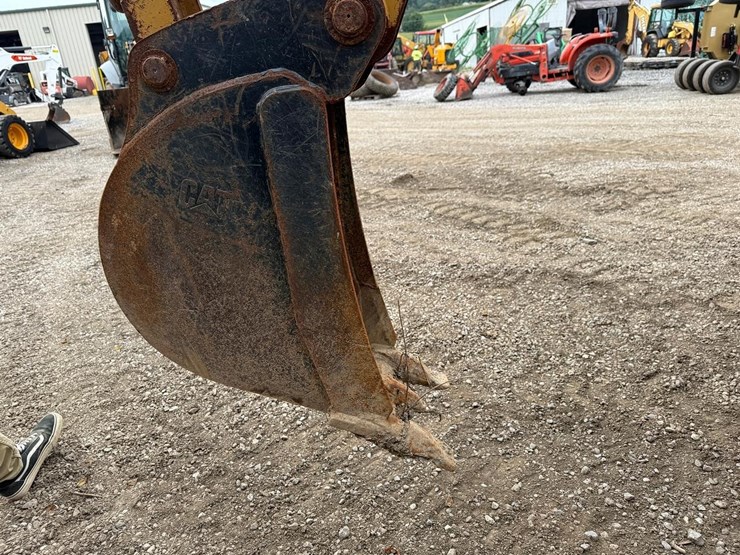 2013-caterpillar-416f-image-15