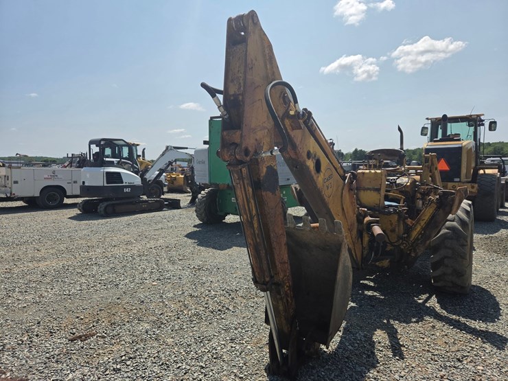 #61410-•-case-w-3-loader-backhoe-image-40