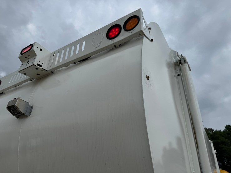 2015-mack-leu613-image-32